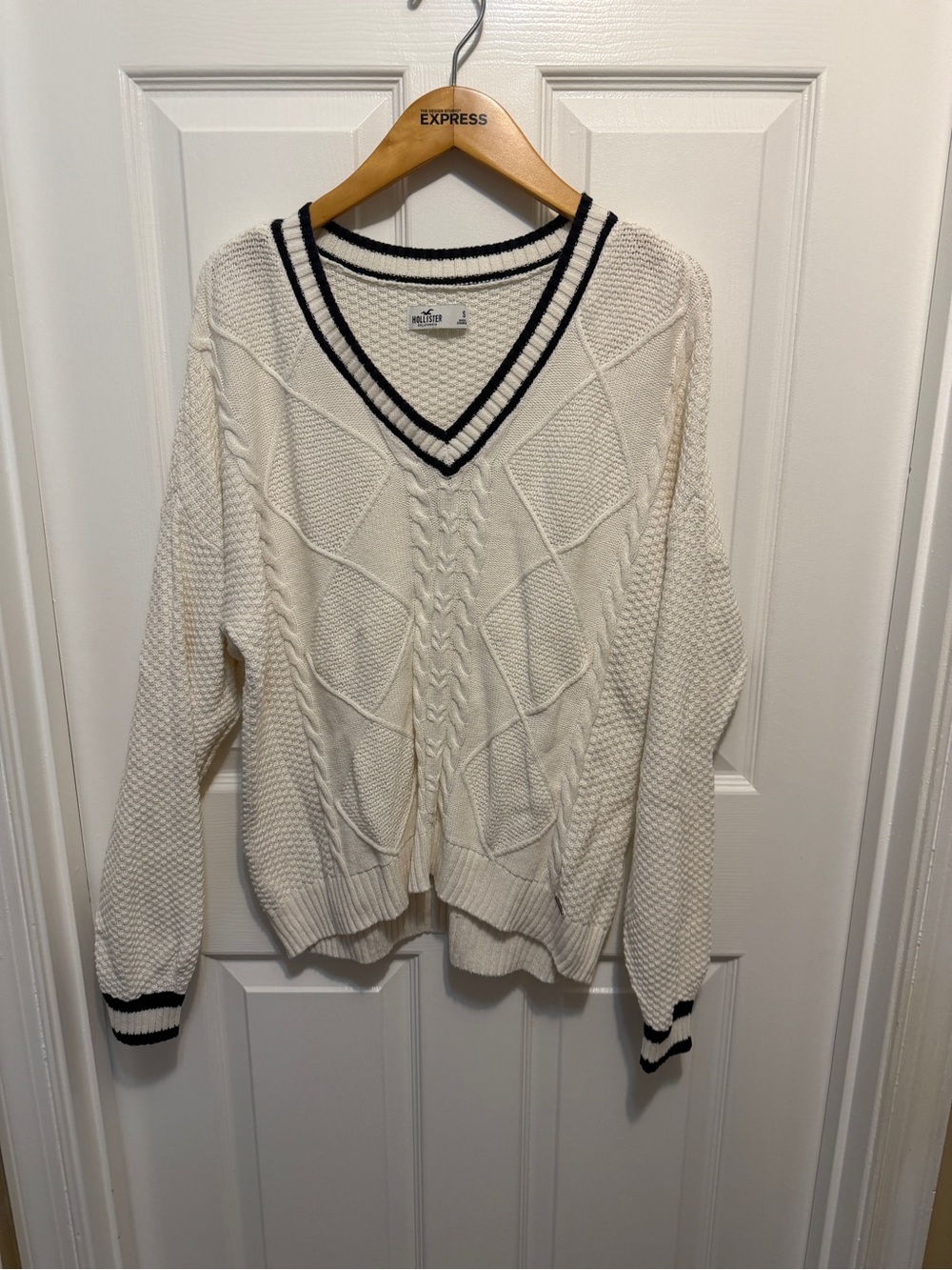 Hollister S Cream White V-Neck Cable Knit Tennis Sweater